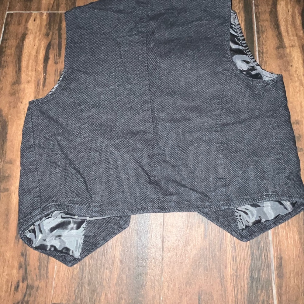 VEST - Picture 4 of 5